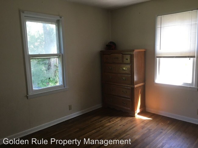 Building Photo - 3 br, 1 bath House - 328 W Ave C