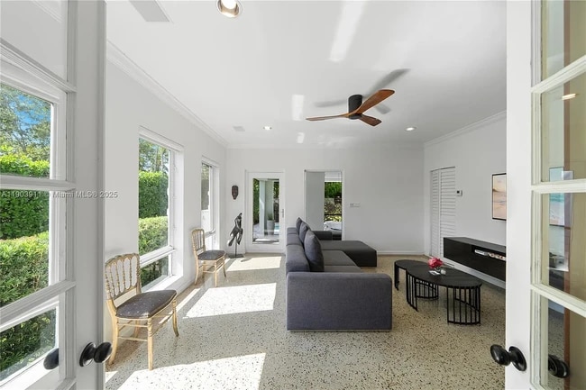 Building Photo - 1281 S Venetian Way