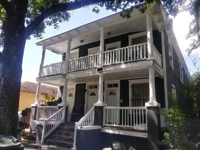 Building Photo - 1106 E 33rd St