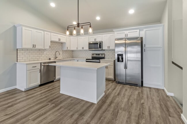 Building Photo - 837 United Dr