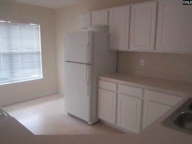 Building Photo - 106 Avebury Ln