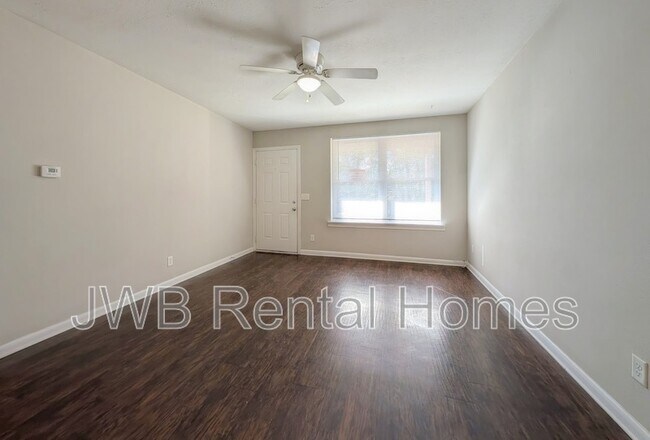 Foto del edificio - 543 E 55th St