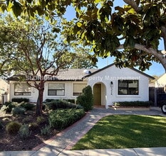 Building Photo - 324 Cuesta Dr