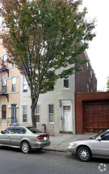 Building Photo - 161 Macdougal St