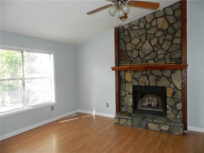 Building Photo - 5782 Glenn Hollow Ln