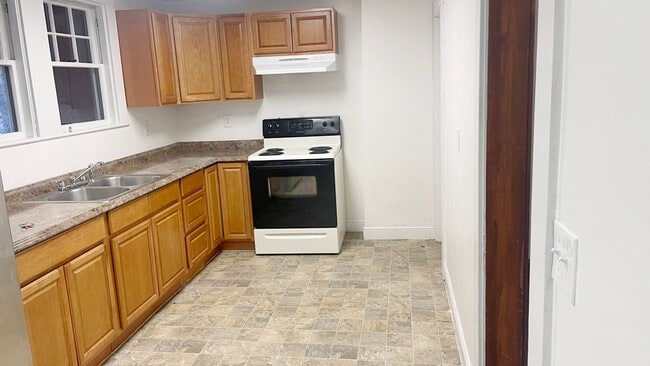 73-75 Wallingford Ave - 73-75 Wallingford Ave Apartment