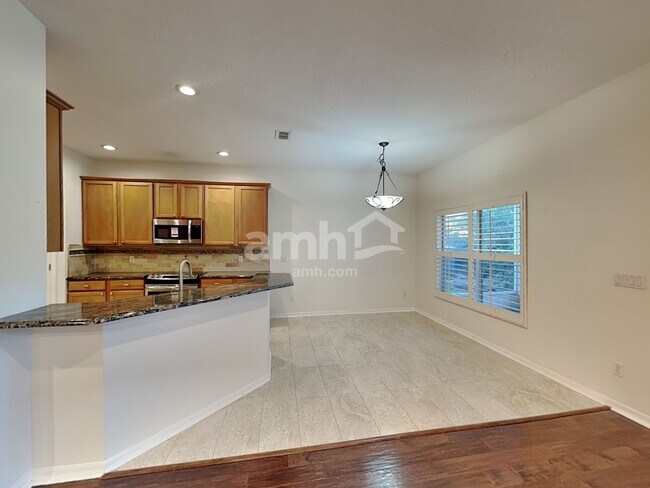 Foto del edificio - 879 Moonluster Dr