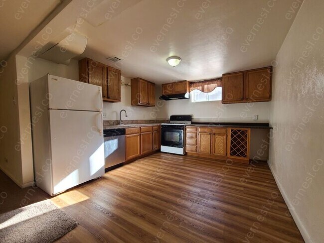 Building Photo - 1440 Eudora St