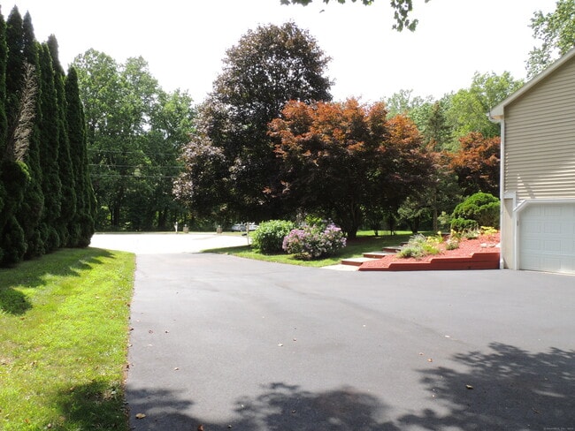 Building Photo - 12 Cardinal Ln