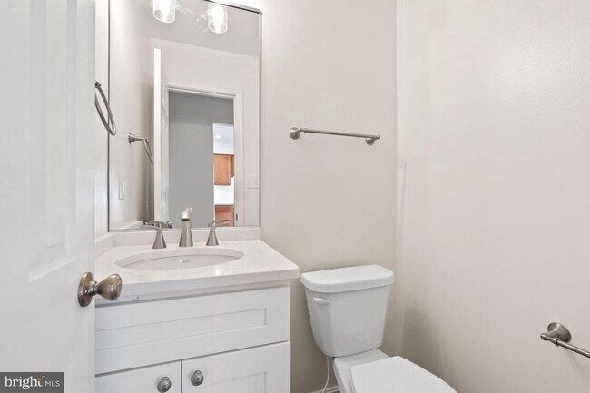 Building Photo - 28 Salthill Ct