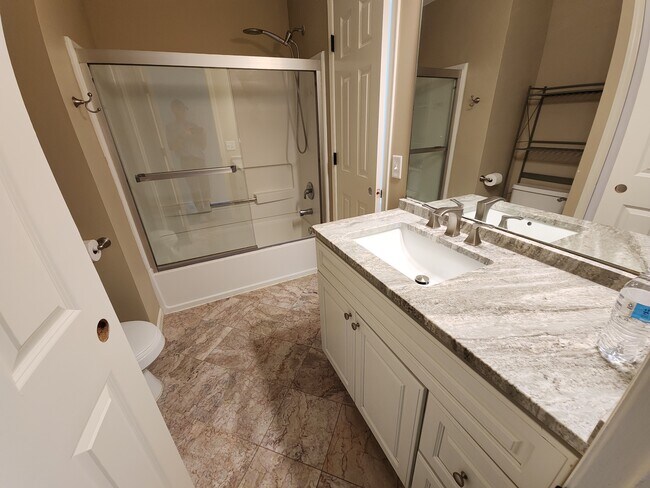 Foto del edificio - 320 Wagon Wheel Ln