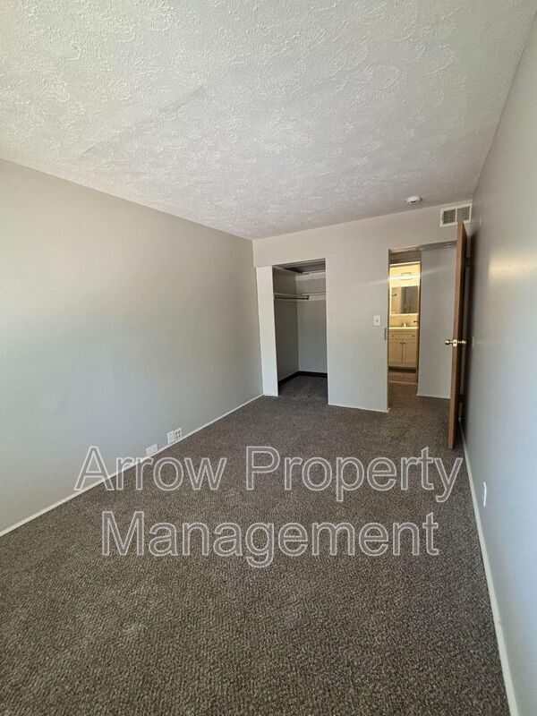 Foto del edificio - 1215 E St