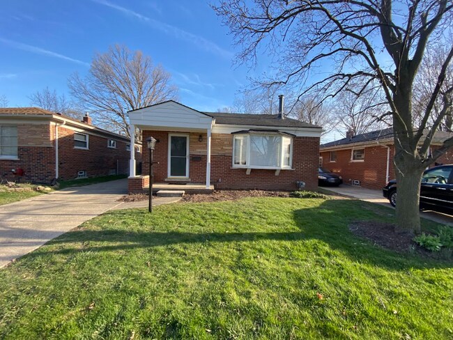 Building Photo - 305 Park Dr