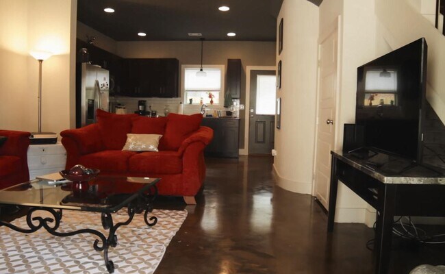 Building Photo - 1328 Wrens Nest Way