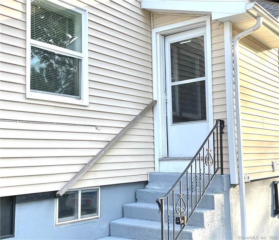 121 W Main St Unit 2nd Floor, Plainville, CT 06062 Room for Rent in Plainville, CT