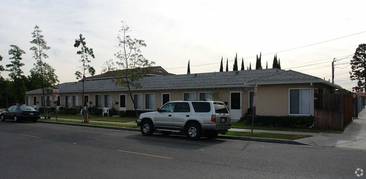 Building Photo - 3542-3556 Catalina St