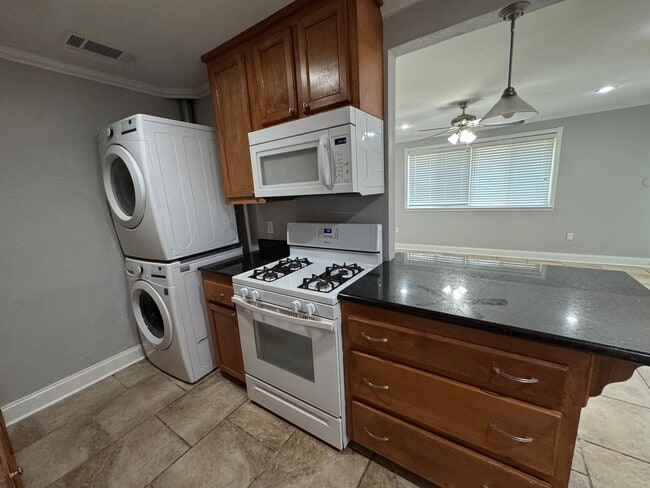 Foto del edificio - Great 2 Bedroom Lease near LSU