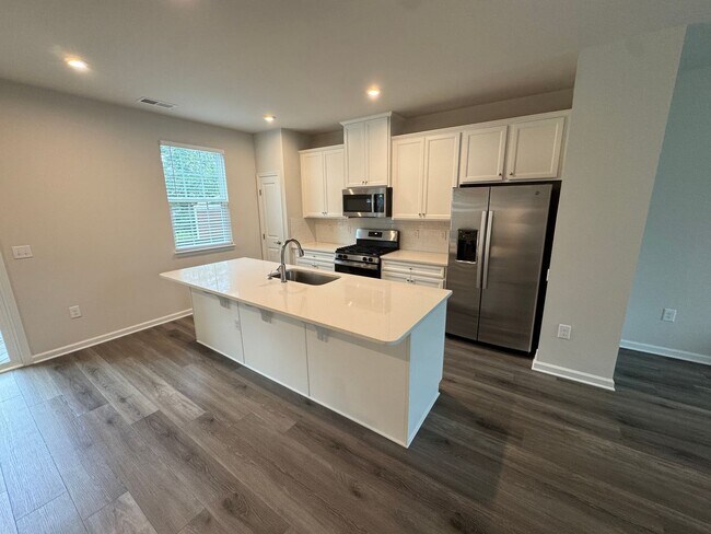 Building Photo - Lovely Colvard Farms Townhouse