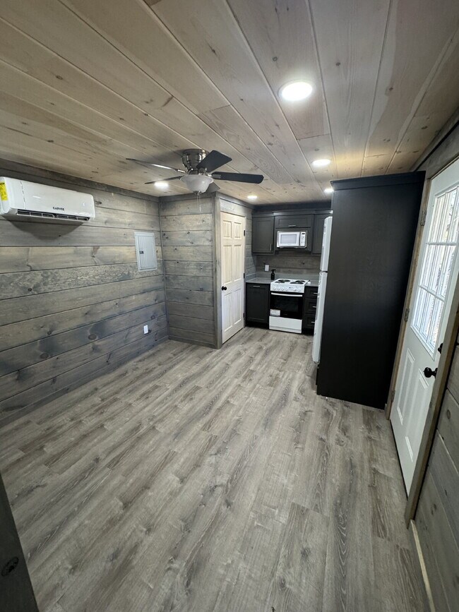 Foto del edificio - "Charming 1-Bedroom Retreat in Valley Head – Cozy 360 Sq. Ft. Tiny House!"
