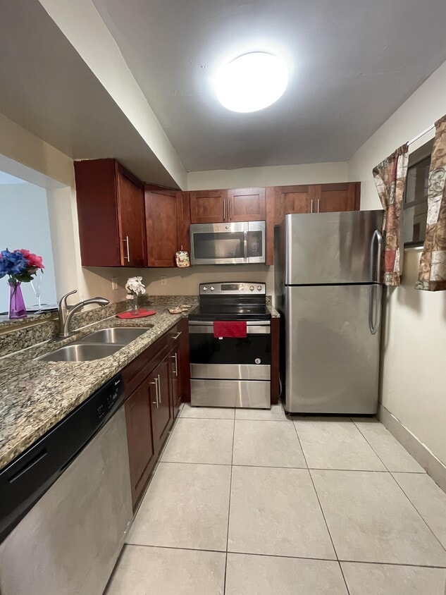 Photo - 3700 NW 21st St (Lauderdale Lakes, FL)