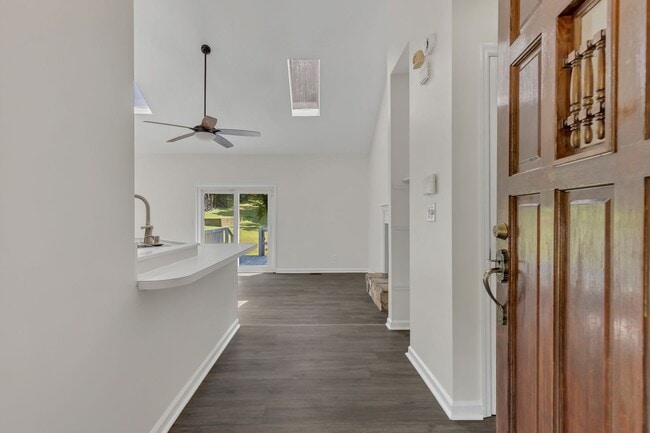 Foto del edificio - Antioch 3 bedroom 2 bath home with 2 car g...
