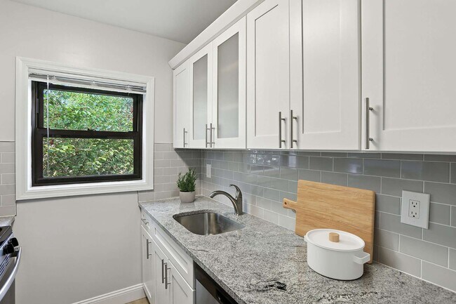 Foto del edificio - Eagle Rock Apartments at Hicksville & Jericho