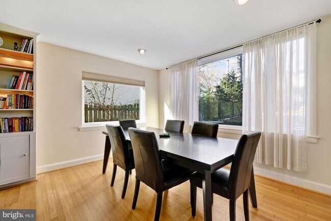 Foto del edificio - 6618 31st St NW