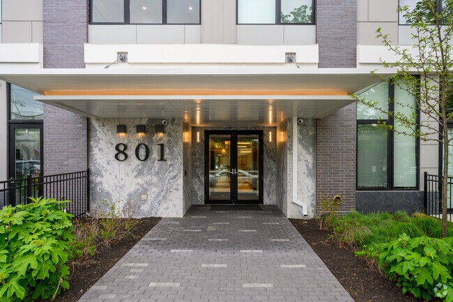 Building Photo - 801 N Fairfax St