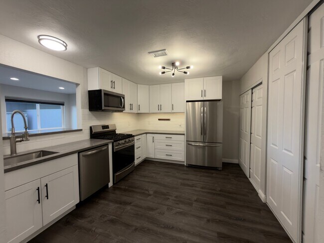 Foto del edificio - 1430 Newhall Pkwy
