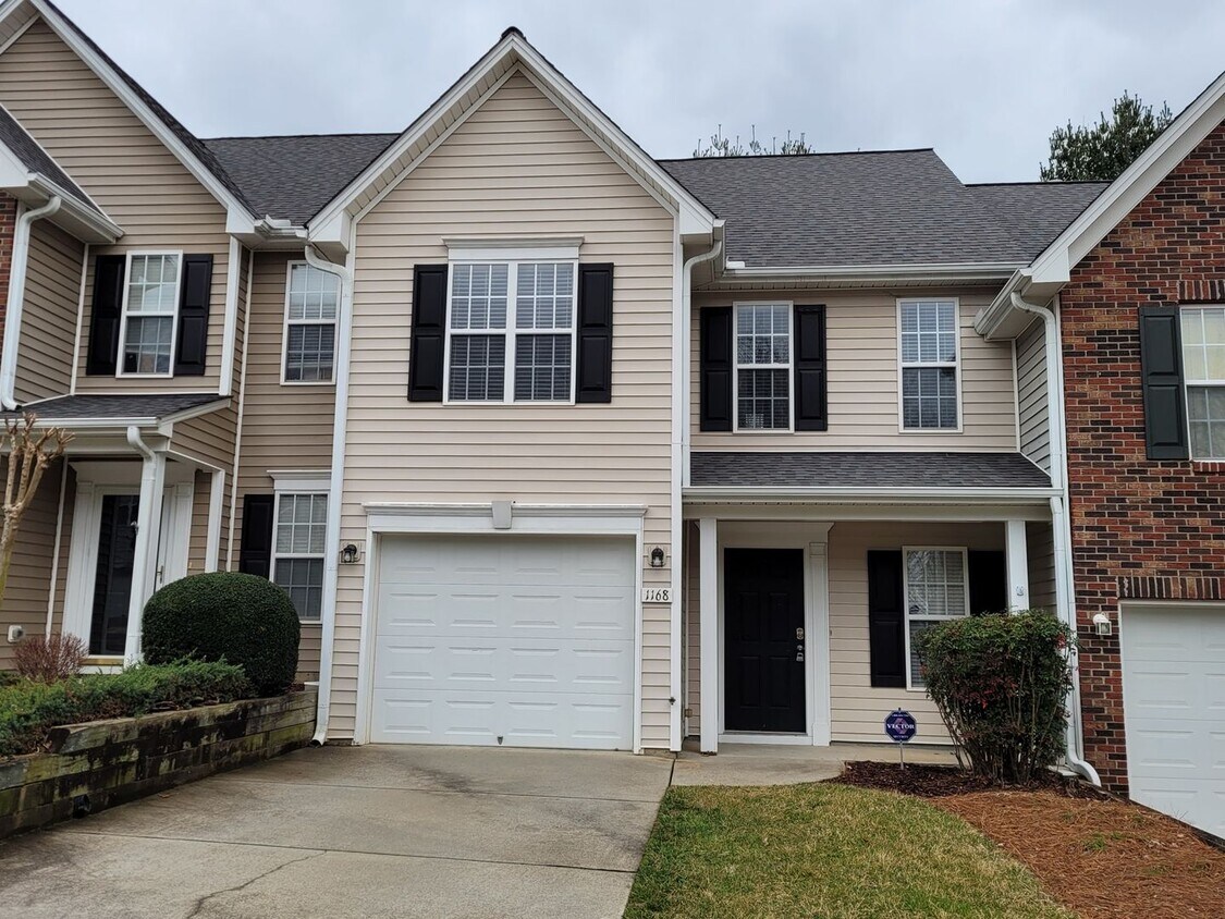 Primary Photo - Great 2 Bedroom 2 Bath Townhouse