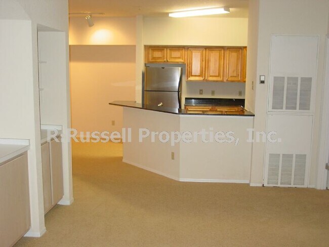 Building Photo - 832 Camargo Way