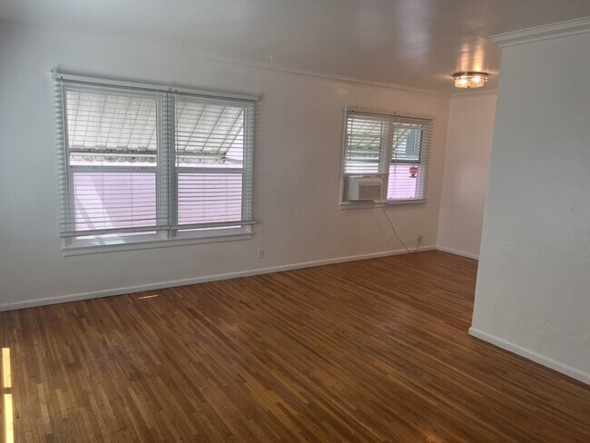 Foto del edificio - 4277 Tujunga Ave