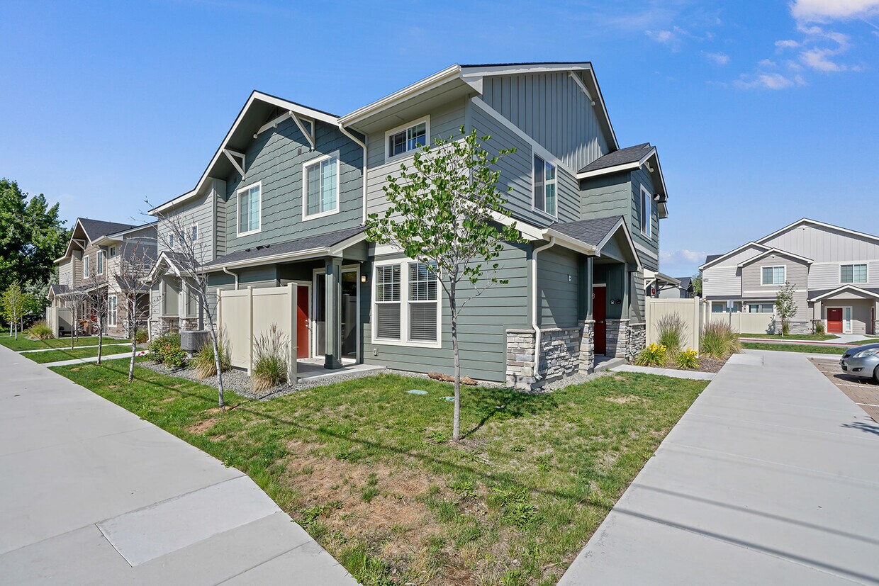 Summerwinds Townhomes 7353 N Lucy Rose Ln Boise, ID Apartments for