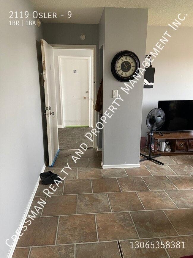 Building Photo - 1 bed 1 bath APARTMENT located downtown Re...