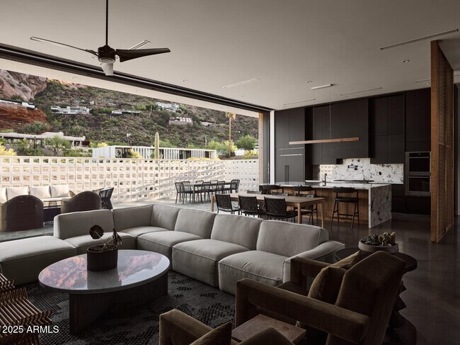 Foto del edificio - 4905 E White Gates Dr