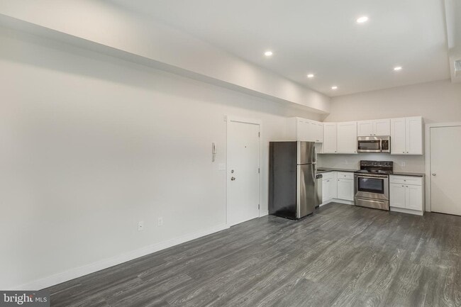 Building Photo - 500 S 52nd St