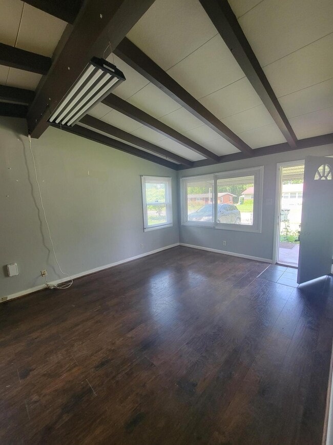 Foto del edificio - 1550 Bluebird Ln
