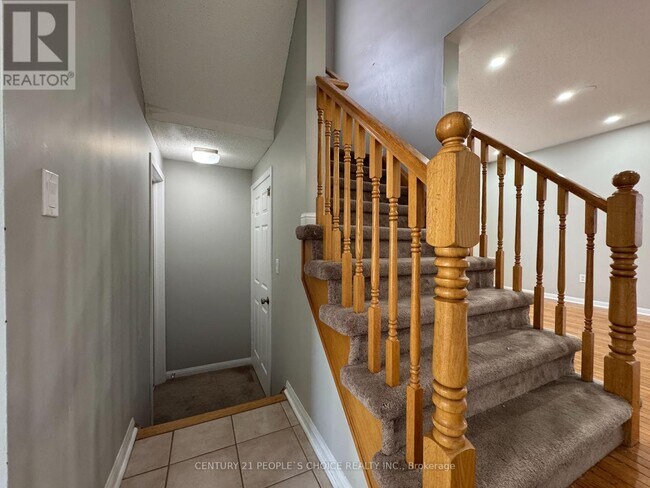 Photo du bâtiment - 657 Thompson Rd S