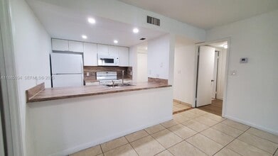 Building Photo - 8160 Geneva Ct