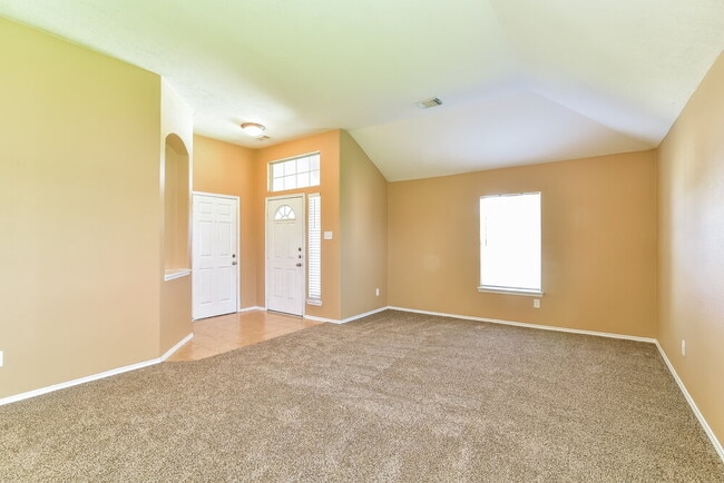 Foto del edificio - 7407 Blossommist Ln