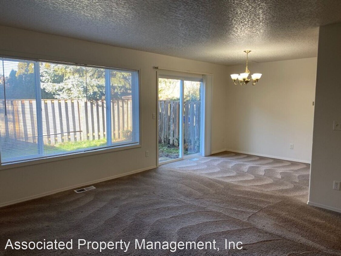 Building Photo - 41733 NW Bellingham Ct