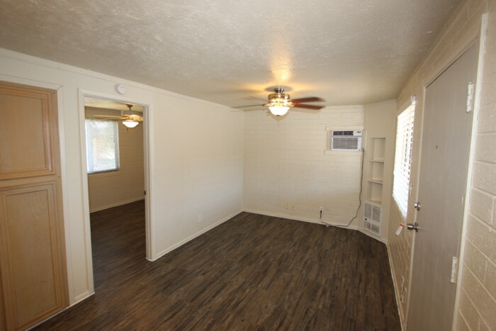 Primary Photo - 623 S Country Club Dr