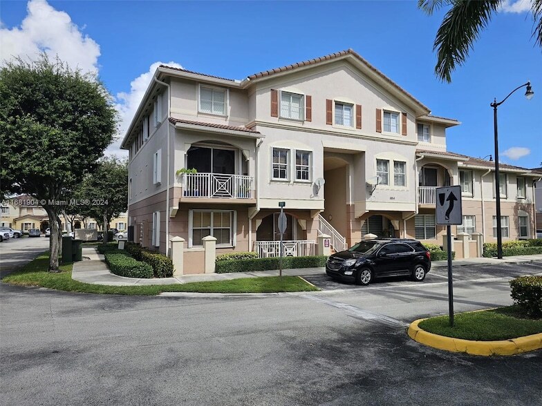 Foto principal - 8854 W Flagler St