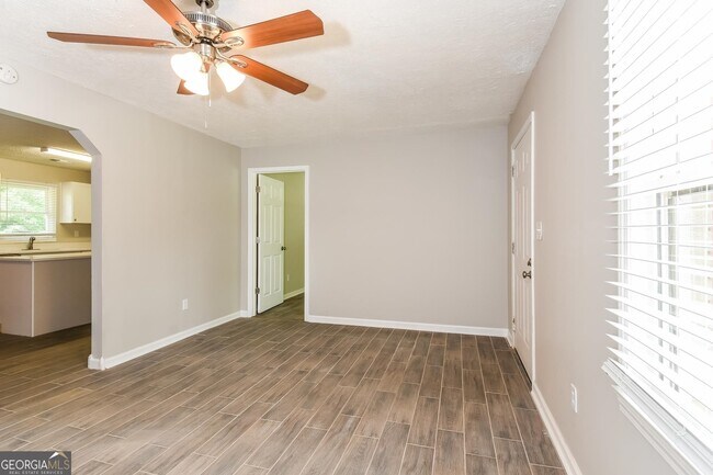 Foto del edificio - 406 N Dogwood St