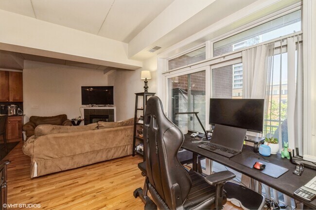 Foto del edificio - 657 W Fulton St