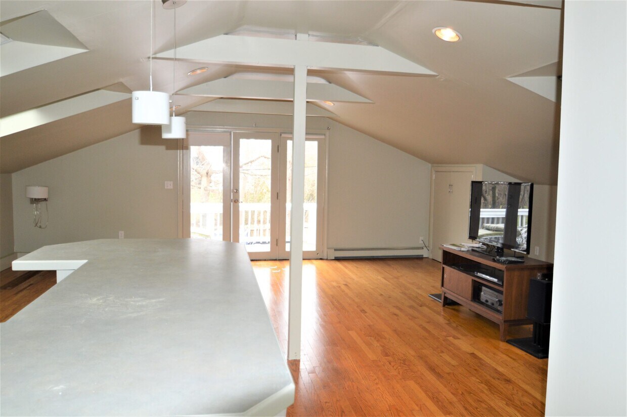 Primary Photo - 571 Bellevue Ave