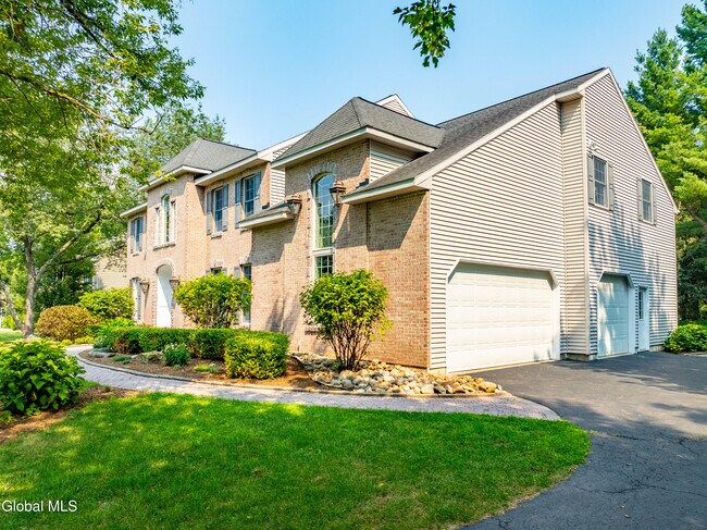 Foto del edificio - 24 Forest Dr