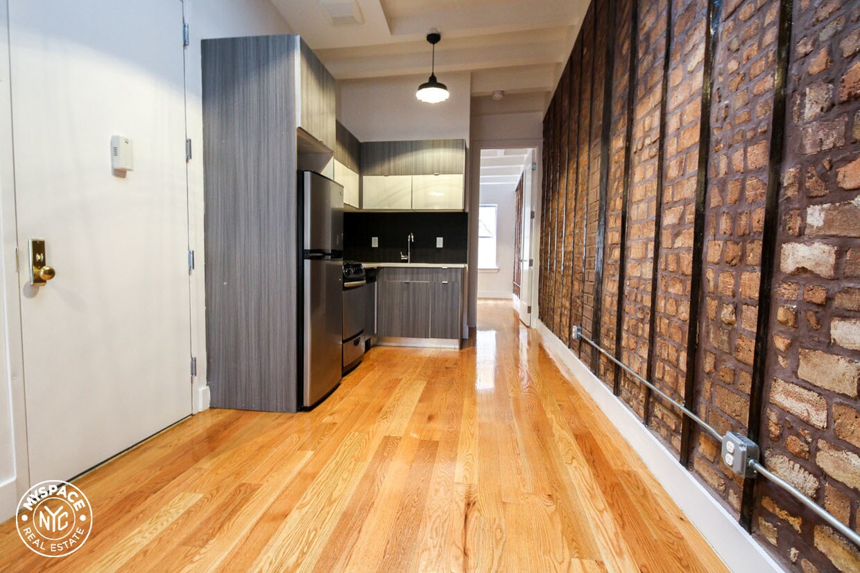 Foto principal - 31 Montrose Ave