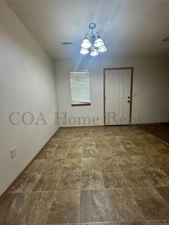 Building Photo - NorthEast Duplex
