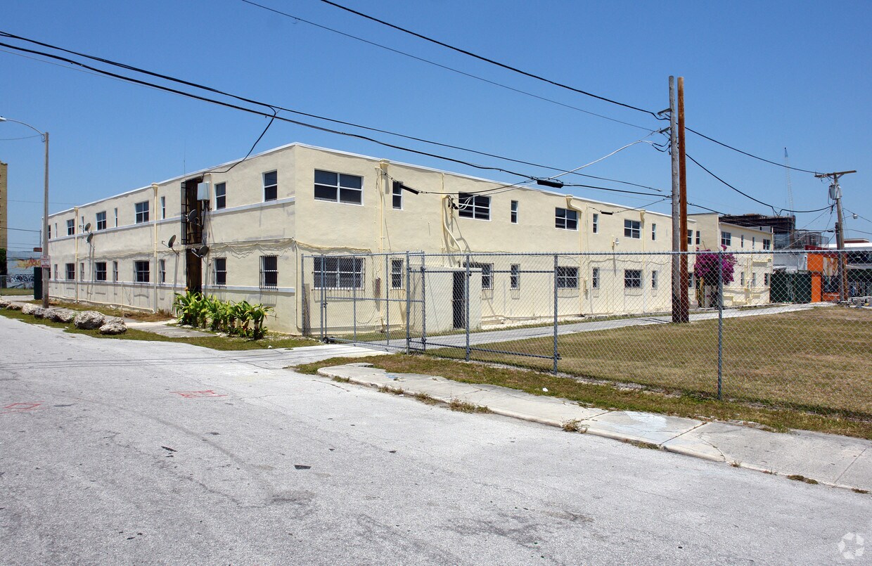 Foto del edificio - 1335-1343 NE Miami Ct